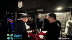 其课程不只沉视理论学问的系统